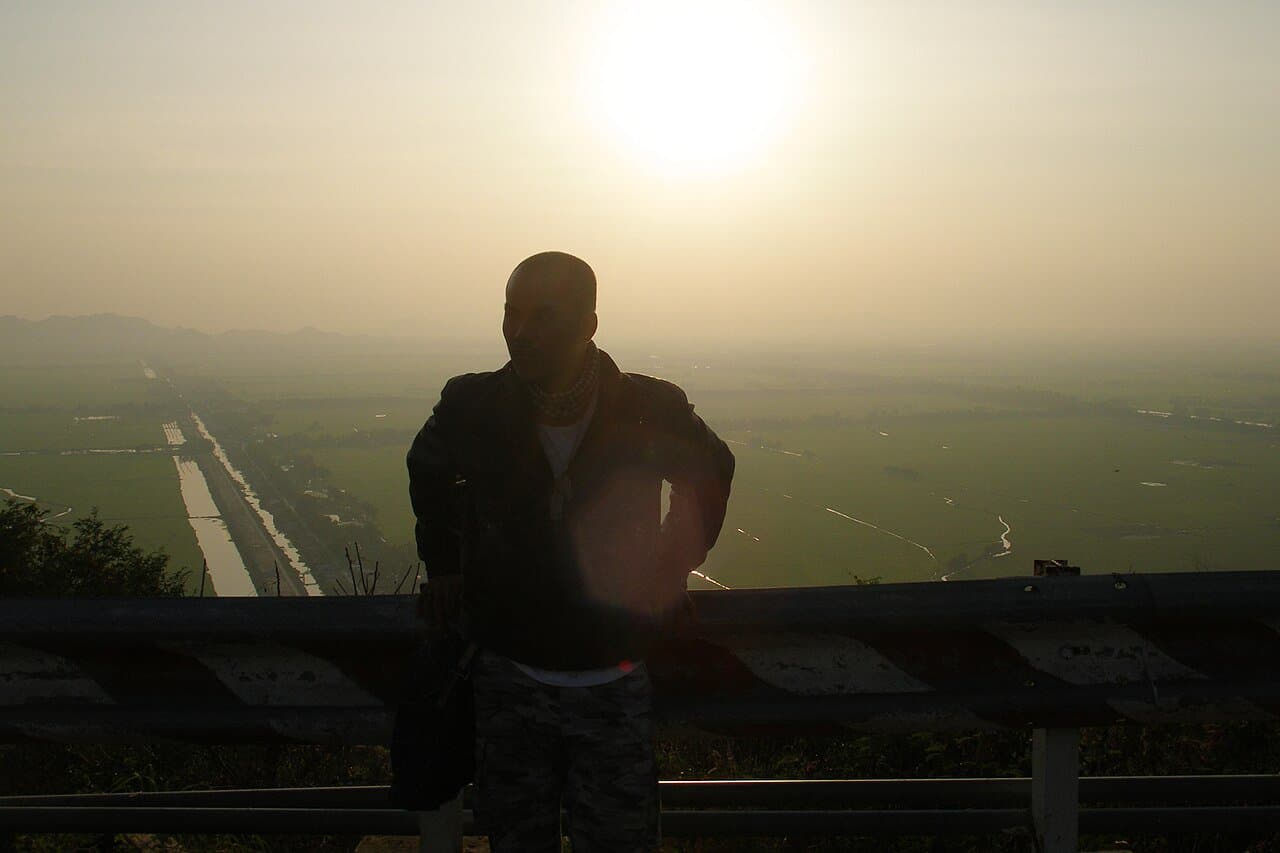 Sam Mountain at sunset — a less-trafficked alternative destination for Chinese visitors to Vietnam